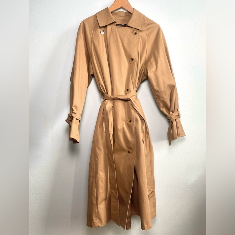 Classic Tan Trench Coat - Picture 7 of 8